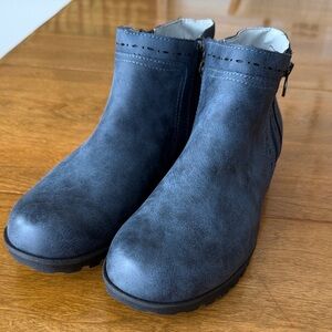 NEW J sport “Jenna” ankle boots